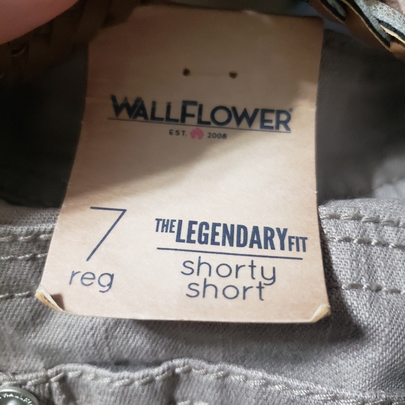 NWT Wallflower Sz 7 Shorty Shorts Stone Grey - Picture 11 of 11